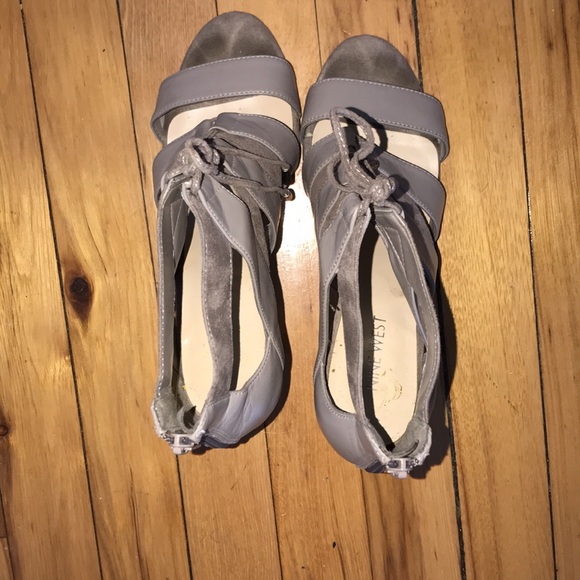 Nine West nude gray lace up, cut out heels 8M - Picture 5 of 8